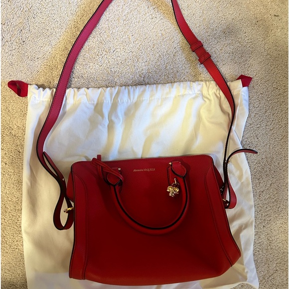 Brand new Alexander McQueen pebbled calfskin mini skull padlock zip around tote - Picture 6 of 7